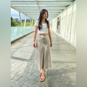 Uniqlo Satin Maxi Skirt Champaign natural color